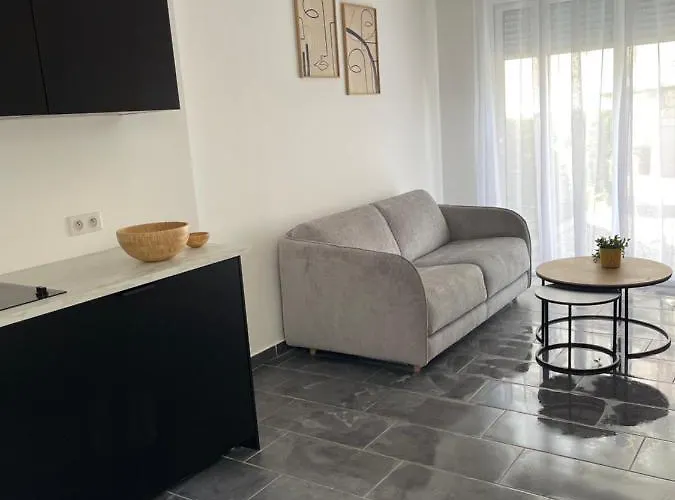 Studio Tout Confort, Au Pied De Toute Commodite, 2 Апартаменты *