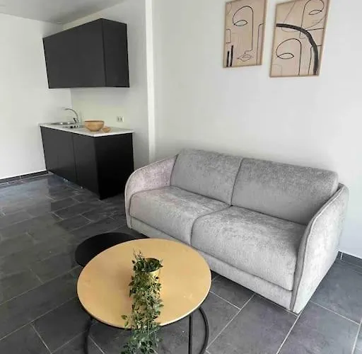 Studio Tout Confort, Au Pied De Toute Commodite, 2 Апартаменты *